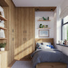 Wandmontierte kleine Eichenholzregale im Schlafzimmer für Dekorationen und Fotos