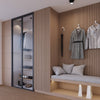 Wandmontierte Kleiderhaken im Eingangsbereich oder begehbaren Kleiderschrank zum Aufhängen von einzelnen Kleidungsstücken