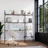 wandmontiertes Regalsystem aus schwarzen Eisenstangen und Fächern aus Räuchereiche mit integrierten Schreibtisch fürs Büro